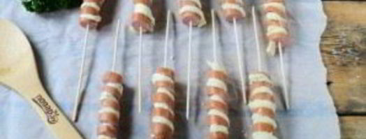 сосиски в тесте на палочке твистер. Шаг 4