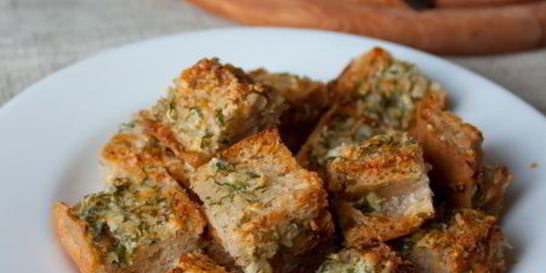 Чесночные сухарики из чабатты