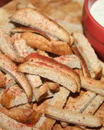 Дарницкие сухарики с соусом на основе йогурта