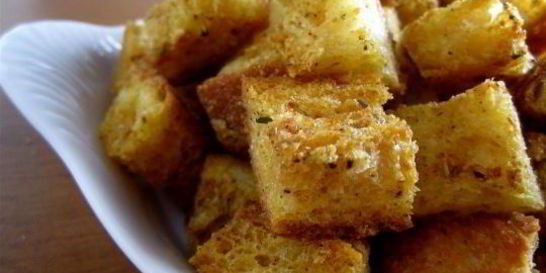 Домашние сухарики из белого хлеба