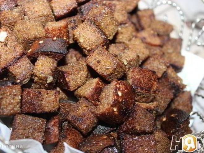 Рецепт сухариков из черного хлеба со специями и базиликом