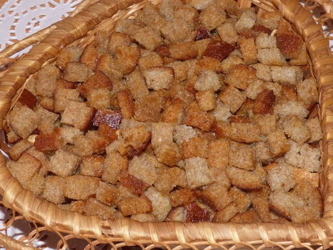 Рецепт сухариков из хлеба с чесноком