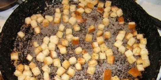 Сухарики на сковороде