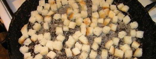 сухарики на сковороде. Шаг 4