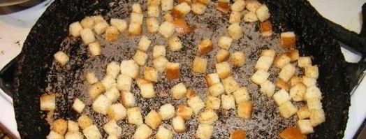 сухарики на сковороде. Шаг 5