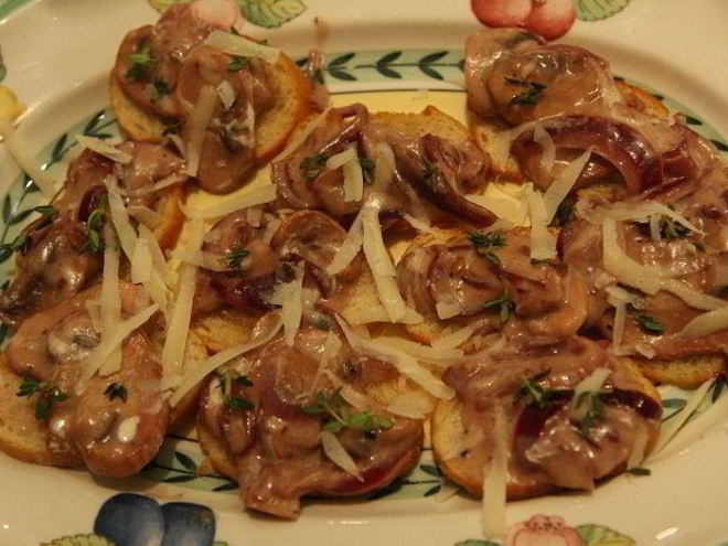 Рецепт сухариков с грибной начинкой, сыром и зеленью