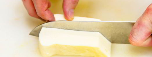 сулугуни, запеченный в беконе на груше. Шаг 3