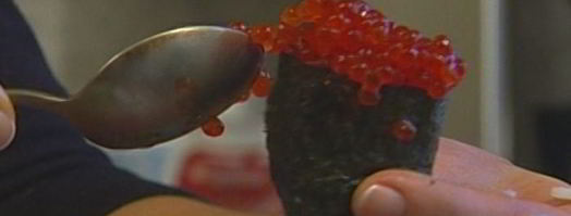 суши-лодочки с икрой. Шаг 7