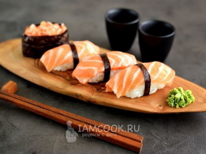 Рецепт суш нигири и гунканы с лососем