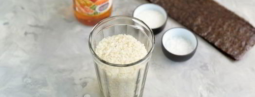 суши нигири и гунканы с лососем. Шаг 4