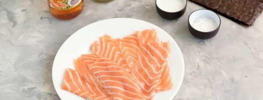 суши нигири и гунканы с лососем. Шаг 8