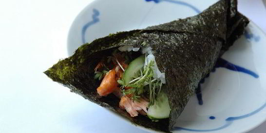 Суши-ролл с семгой