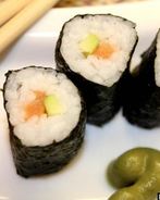 Суши с авокадо и лососем