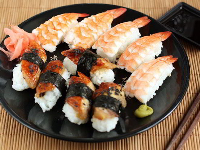 Рецепт суш с креветкой, угрем и омлетом