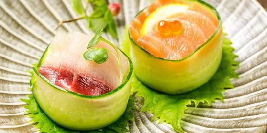 Суши с огурцом