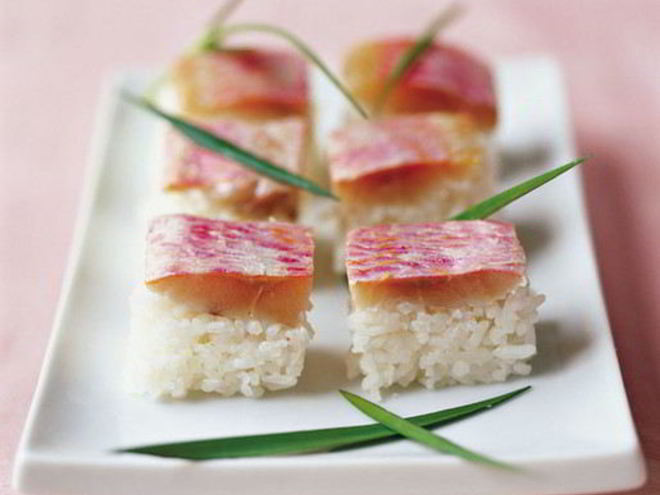 Рецепт суш со средиземноморской султанкой