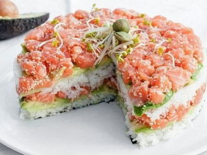 Рецепт суш-торта из огурца, лосося и авокадо