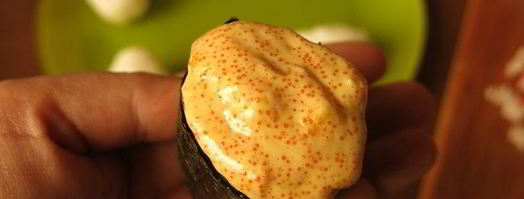 суши, запеченные со спайси соусом с крабовыми палочками. Шаг 10