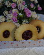 Мини-сэндвичи с малиновым конфитюром