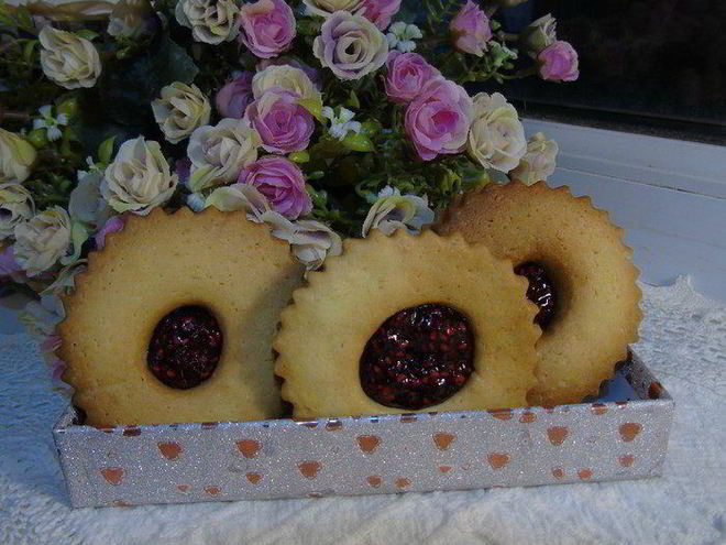 Рецепт мини-сэндвичей с малиновым конфитюром