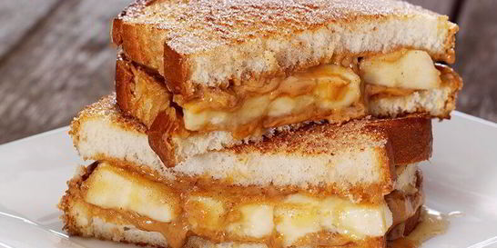 Сладкий сэндвич с шоколадом и грушей