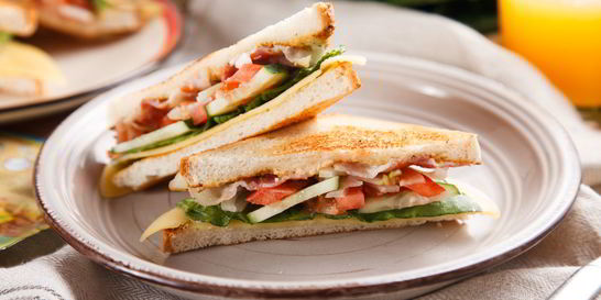 Сэндвич с беконом и сыром