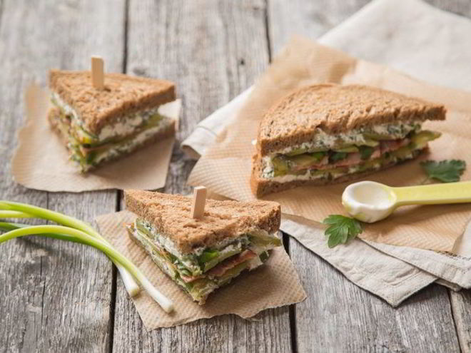 Рецепт сэндвича с фетой и беконом