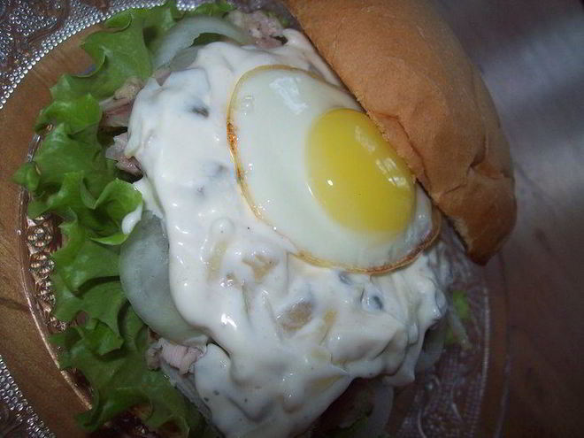 Рецепт сэндвича с курицей, горчицей и перепелиным яйцом