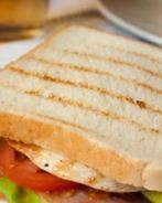 Сэндвич с курицей и беконом