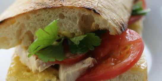 Сэндвич с курицей и домашним майонезом