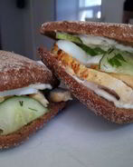 Сэндвич с курицей и яйцом