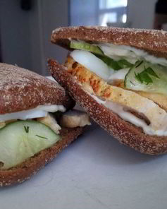 Сэндвич с курицей и яйцом