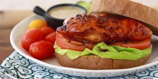 Сэндвич с курицей в меде