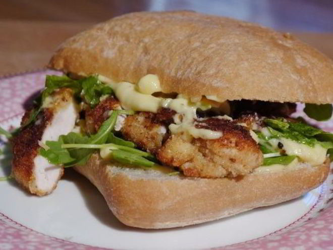 Рецепт сэндвича с курицей в сырной корочке