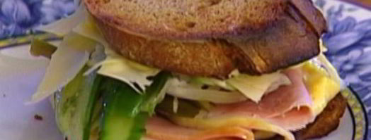 сэндвич с ветчиной, соленьями и сыром. Шаг 9