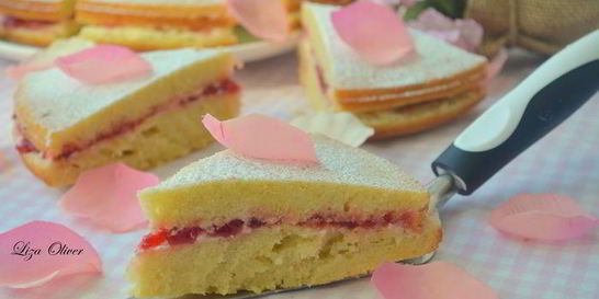 Сэндвич Виктория с клубничным джемом и сливочным кремом