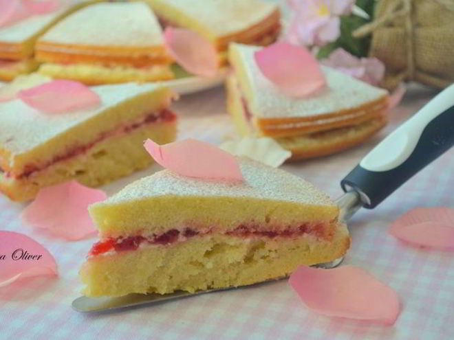 Рецепт сэндвича виктории с клубничныма джемома и сливочныма кремома