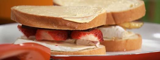 сэндвичи с фруктами, шоколадом и сыром бри. Шаг 5