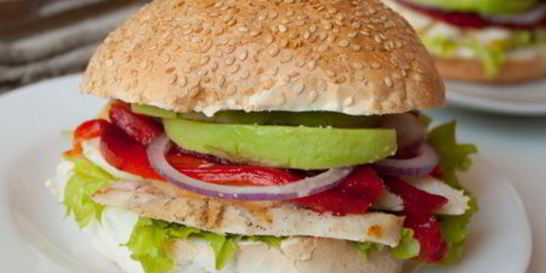 Сэндвичи с курицей и печеным перцем