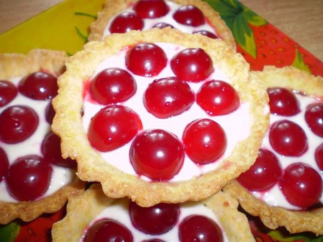 Рецепт песочных тарталеток с вишней