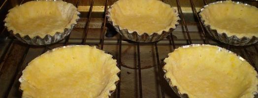 песочные тарталетки с вишней. Шаг 7