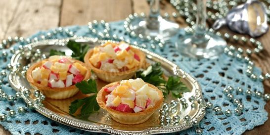 Тарталетки с крабовыми палочками и сыром
