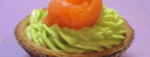 тарталетки с кремом из авокадо и семгой. Шаг 9