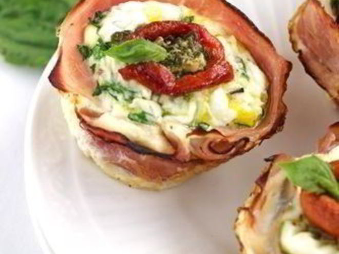 Рецепт тарталеток с луком, ветчиной и сырным соусом