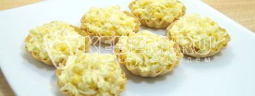 тарталетки с пикантным салатом. Шаг 8