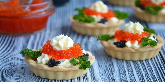 Тарталетки с сыром и икрой