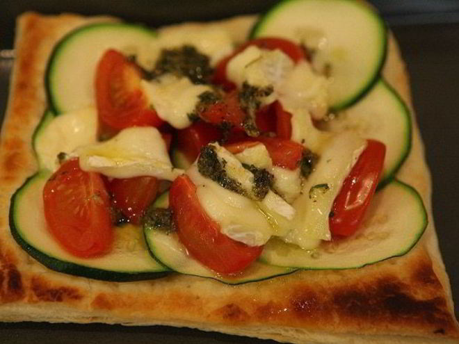 Рецепт тарталеток с цукини, помидорами и сыром бри