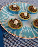 Тарталетки с тунцом и фетой