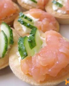 Тарталетки с творожным сыром и семгой