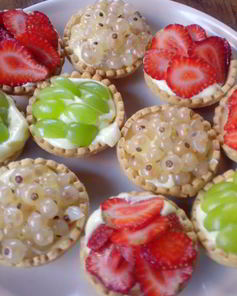 Тарталетки со сладким кремом и ягодами